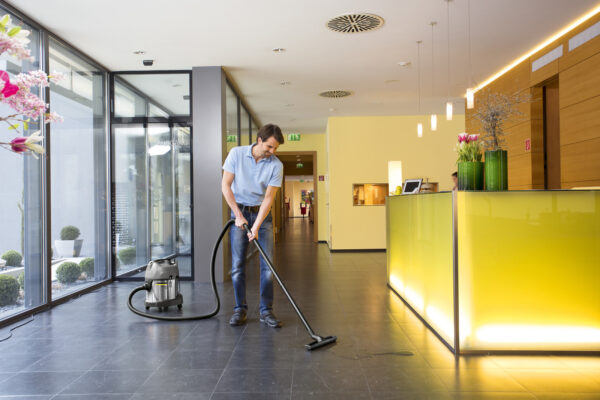 karcher-nt-20-1-me-classic-edition-1 Пылесос сухой и влажной уборки Karcher NT 20/1 Me Classic Edition